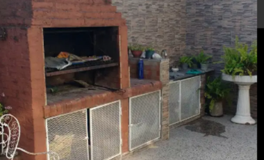 Casa en venta San Andrés 4 Ambientes cochera para 4 autos, f