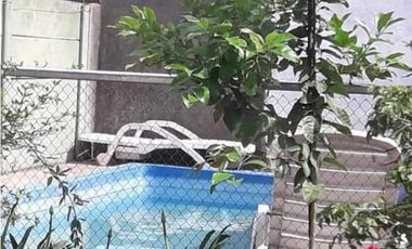 Venta de casa de dos plantas con departamento independiente