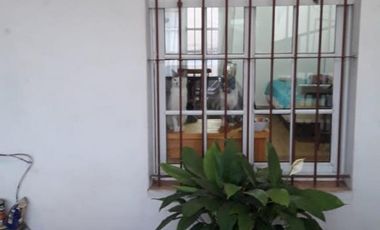 Venta de casa de dos plantas con departamento independiente