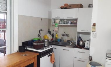 Venta de casa de dos plantas con departamento independiente