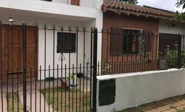 Casa en venta en Almirante Brown, Almirante Brown - Cochera
