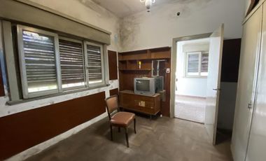 Casa de 3 ambientes con lote de 10,00 X 35,00 mts.
