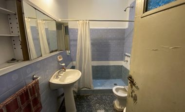 Casa de 3 ambientes con lote de 10,00 X 35,00 mts.