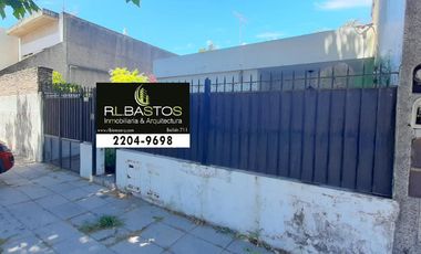 HERMOSA CASA DE 3 AMB CON COCHERA Y AMPLIO LOTE