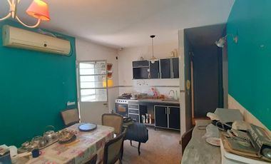 HERMOSA CASA DE 3 AMB CON COCHERA Y AMPLIO LOTE