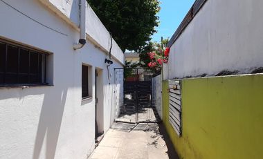 HERMOSA CASA DE 3 AMB CON COCHERA Y AMPLIO LOTE