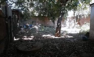 SE VENDE CASA A RECICLAR!! EXCELENTE LUGAR