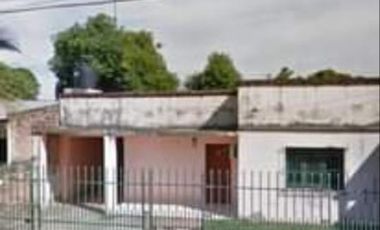 SE VENDE CASA A RECICLAR!! EXCELENTE LUGAR