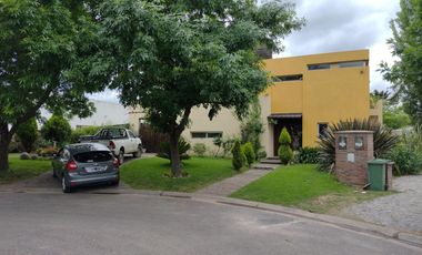 HSM, Casa en 2 plantas con terrazas y parque