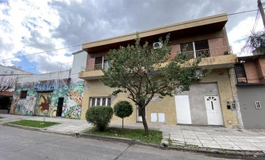 Depto. de 4 amb. + Depto. de 3 amb. + 2 Locales