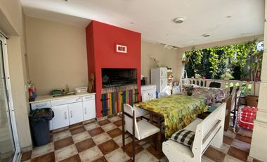 Chalet de 5 ambientes con parque soñado