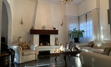 Villa Ballester s/ J. V. Gonzalez Impecable Chalet 5 Amb.