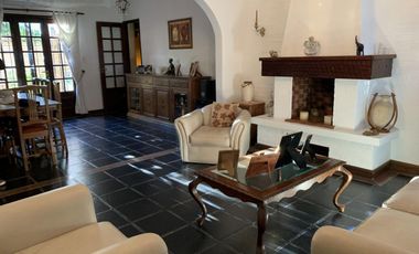 Villa Ballester s/ J. V. Gonzalez Impecable Chalet 5 Amb.