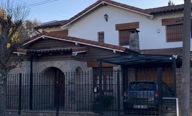 Villa Ballester s/ J. V. Gonzalez Impecable Chalet 5 Amb.