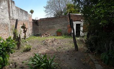 EN VENTA TERRENO CON CASA A RECICLAR A 800 MTS DEL SHOPPING