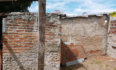 EN VENTA TERRENO CON CASA A RECICLAR A 800 MTS DEL SHOPPING