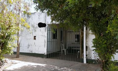 EN VENTA TERRENO CON CASA A RECICLAR A 800 MTS DEL SHOPPING