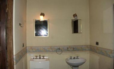 CASA SOBRE LOTE PROPIO CENTRO DE BALLESTER
