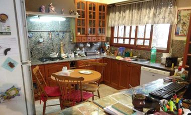 CASA SOBRE LOTE PROPIO CENTRO DE BALLESTER