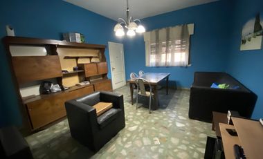 Casa de 3 ambientes + Departamento de 2 ambientes