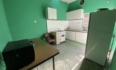 Casa de 3 ambientes + Departamento de 2 ambientes