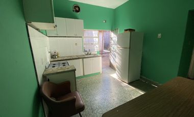 Casa de 3 ambientes + Departamento de 2 ambientes
