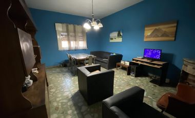 Casa de 3 ambientes + Departamento de 2 ambientes