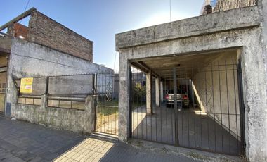 Casa de 3 ambientes + Departamento de 2 ambientes
