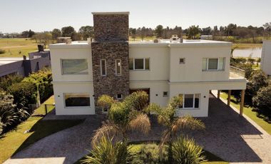 HSM, casa de 4 dorm con vistas