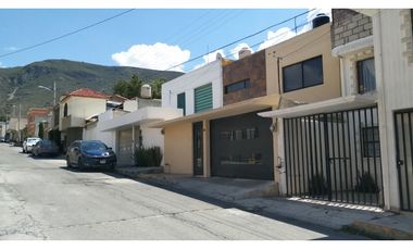 Se vende casa céntrica en Fracc Real de Medinas, Pachuca Hidalgo