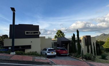Venta de magnífica casa en La Calera – Conjunto Casa de Campo