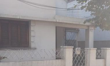 Casa de 3 ambientas  a reciclar, ideal inversor   - Wilde