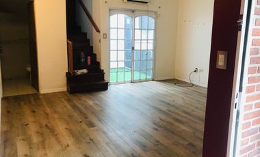 Casa en venta - 3 Dormitorios 2 Baños - 130Mts2 - Lanús