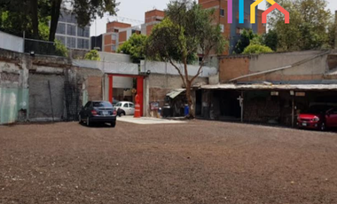 Renta de Amplio Terreno Comercial en esquina