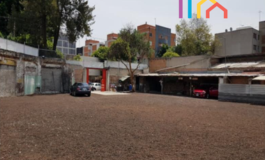 Renta de Amplio Terreno Comercial en esquina