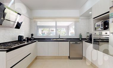 VENTA CASA DE 3 DORMITORIOS EN MIRALAGOS
