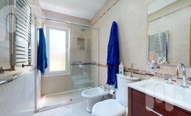 VENTA CASA DE 3 DORMITORIOS EN MIRALAGOS