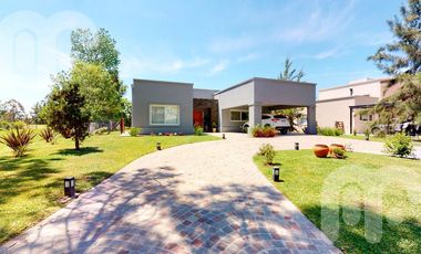 VENTA CASA DE 3 DORMITORIOS EN MIRALAGOS