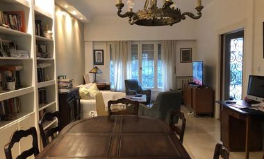 Importante casa 250 m2 cubiertos, parque y pileta. Terreno 418 m2. Vicente López