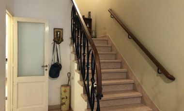 Importante casa 250 m2 cubiertos, parque y pileta. Terreno 418 m2. Vicente López