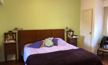 Importante casa 250 m2 cubiertos, parque y pileta. Terreno 418 m2. Vicente López