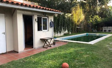 Importante casa 250 m2 cubiertos, parque y pileta. Terreno 418 m2. Vicente López