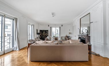 Departamento de 3 dormitorios en suite, amoblado elegante y distinguido en Recoleta