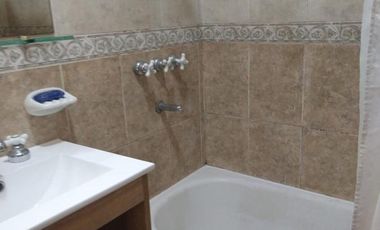 Casa duplex venta - Tolosa 2 dormitorios