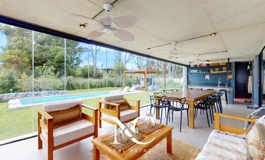 Casa en venta en Costa Esmeralda con gas y piscina