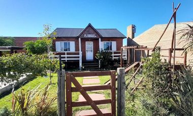 Casa en venta - 2 Dormitorios 1 Baño - 450Mts2 - Bragado