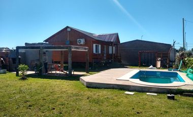 Casa en venta - 2 Dormitorios 1 Baño - 450Mts2 - Bragado