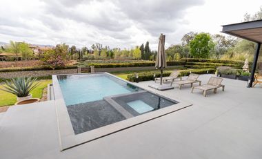 Casa en San Miguel de Allende: Elegancia y Confort en Viñedo Santísima Trinidad