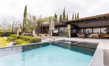 Casa en San Miguel de Allende: Elegancia y Confort en Viñedo Santísima Trinidad