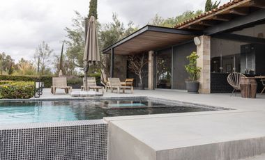 Casa en San Miguel de Allende: Elegancia y Confort en Viñedo Santísima Trinidad
